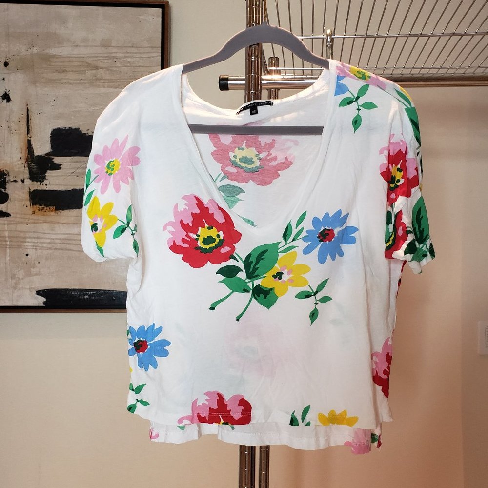 Truly Madly Deeply V-neck Flower T-Shirt XS